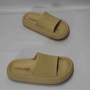 OLIVIA MILLER Women’s Size M 38-39 US 7-8 Orthopedic Cloud Slides Shoes